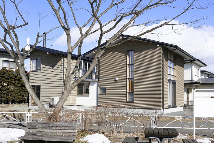 10年前に設計した盛岡の家で考案登録した外壁材の独自のデザイン詳細近接写真です。近々多くの設計者も活用できるようにします。